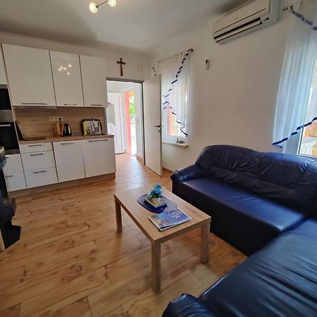 Apartments Fida Vir Bagian luar foto